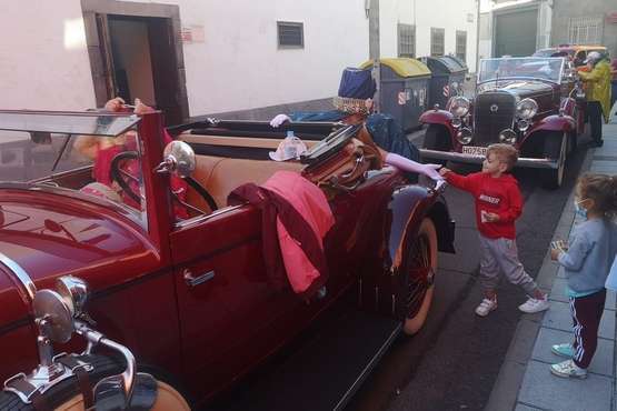 Los Reyes Magos reparten ilusión por los barrios de Telde/TA.